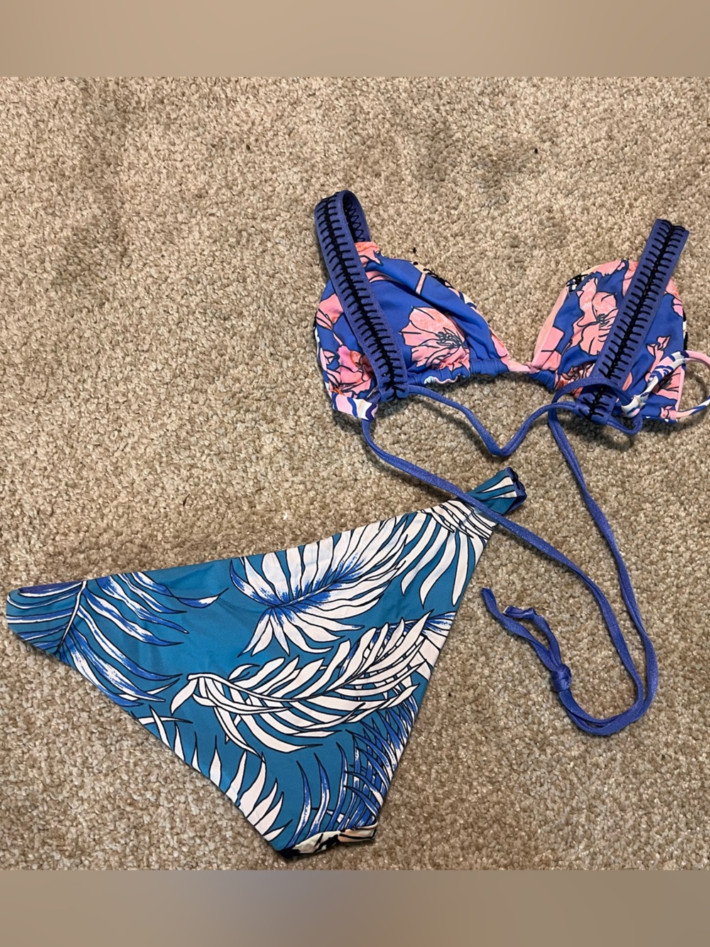 Maaji Reversible Embroidered Sliding Triangle Bikini Set Size Small - Picture 2 of 3